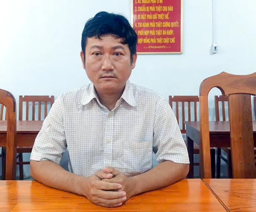 Bị can Nguyễn Đức Minh Tâm bị khởi tố để điều tra tội sản xuất hàng giả là lương thực, thực phẩm, phụ gia thực phẩm. Công an tỉnh An Giang