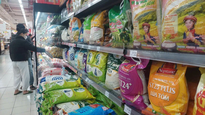 Thủ tướng yêu cầu Bộ Công Thương đảm bảo đầy đủ nguồn cung các mặt hàng thiết yếu, các mặt hàng có nhu cầu tiêu dùng cao trong dịp Tết Nguyên đán Ất Tỵ. Ảnh: AH Tết Nguyên đán Ất Tỵ.jpg