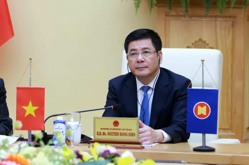 Đoàn Việt Nam tham dự Hội nghị do Bộ trưởng Bộ Công Thương Nguyễn Hồng Diên làm Trưởng đoàn, cùng đại diện của Bộ Ngoại giao và các đơn vị thuộc Bộ Công Thương. Ảnh: BCT z6490635579519_4d8058dd391f1790dfff82fceaf6ba79.jpg