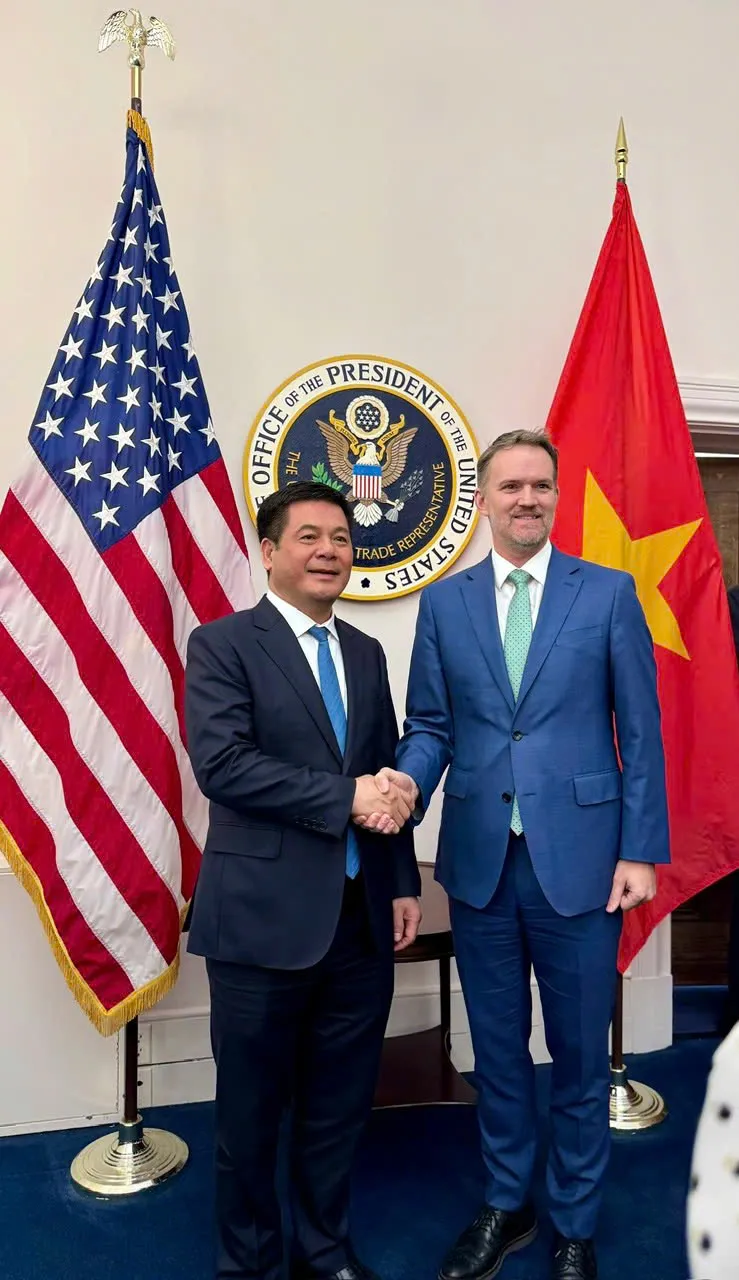 Cuối ngày làm việc thứ ba, Bộ trưởng Nguyễn Hồng Diên đã có phiên đàm phán với Đại sứ, Trưởng Đại diện Thương mại Hoa Kỳ Jamieson Greer. Ảnh: BCT z6626822346449_634ee0673b20f127f820b219486c80e3.jpg