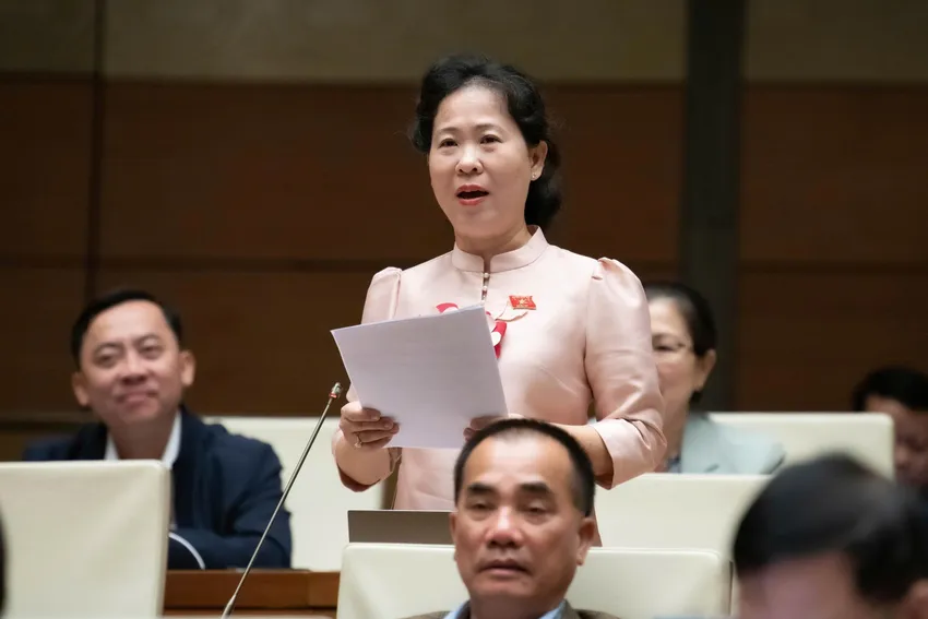 ĐBQH Tô Ái Vang - TP Cần Thơ. Ảnh: QH 202512020919090450_z7283375004022_691148f6769f1fcb1c1f8e42235786d4.jpg