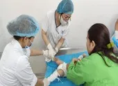 Nghệ An: Thầy lang đắp lông động vật lên mình bé 8 tháng tuổi để chữa bỏng ảnh 2 Bé 7 tháng tuổi bỏng nước sôi nặng do mẹ sơ cứu sai cách