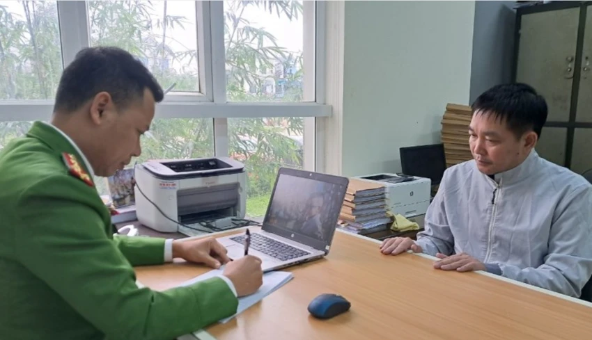 Lưu Khắc Tùng tại cơ quan điều tra. ctv-lua-chay-an-8322.jpg