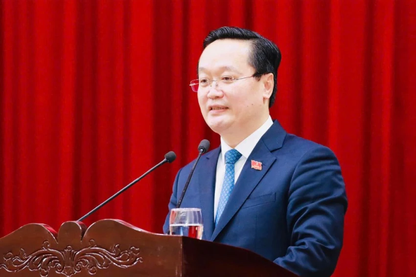 Ông Nguyễn Đức Trung- Bí Thư tỉnh ủy- Chủ tịch UBND tỉnh Nghệ An phát biểu tại Kỳ họp thứ 25, HĐND tỉnh Nghệ An khóa XVIII. sap-xep-to-chuc-bo-may.jpg