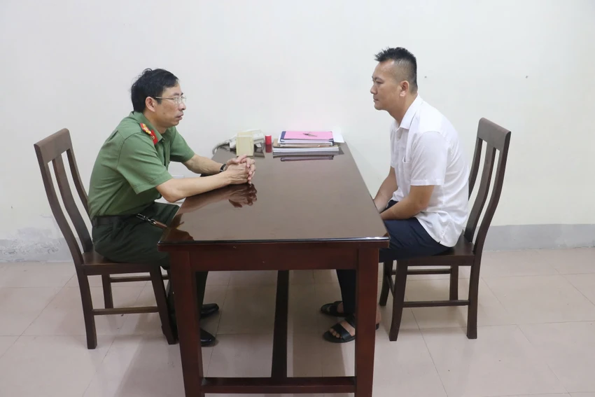 Tôn Quý Hòa tại cơ quan công an. huan-luyen-vien.jpg