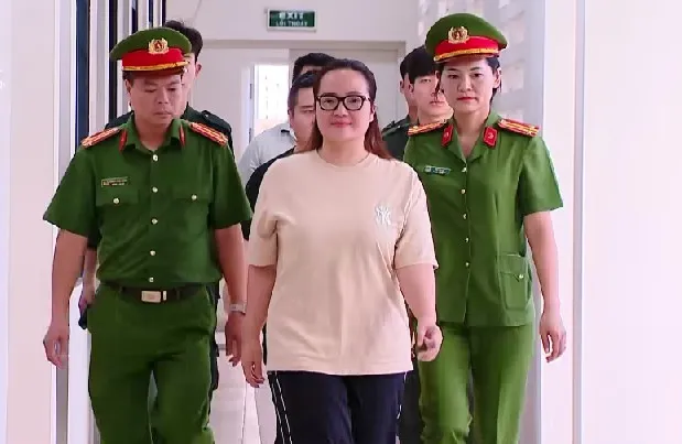 Khởi tố Hoàng Hường.jpg