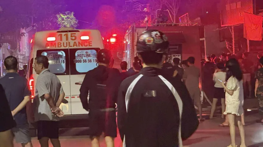 cháy cửa hàng quần áo.jpg