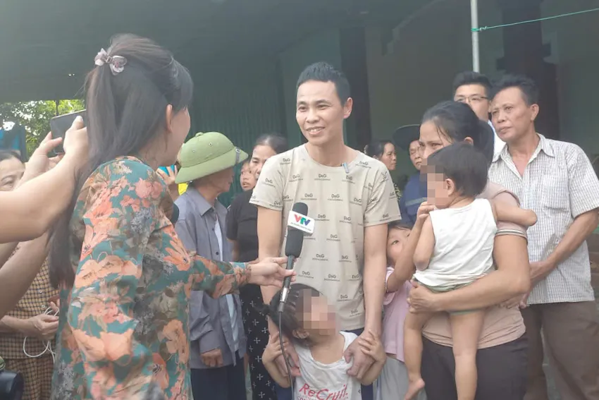 Anh Thái Khắc Thành trả lời phỏng vấn của PV Đài VTV khi được tại ngoại về đến quê nhà. phuc-tham-ga-loi-trang.jpg
