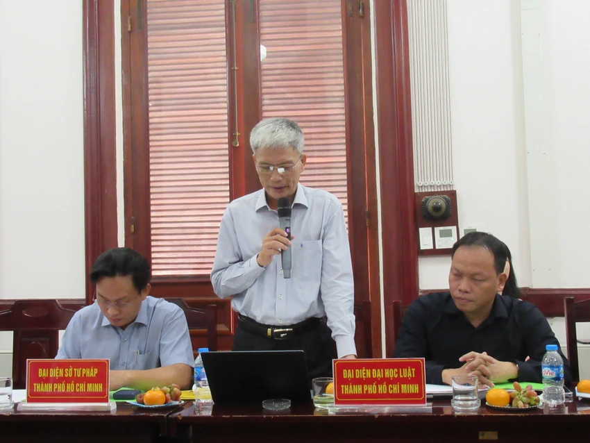 TS Nguyễn Văn Tiến (Trường ĐH Luật TP.HCM) phát biểu tại tọa đàm. Ảnh: YC Hình 1 TS Nguyễn Văn Tiến.JPG