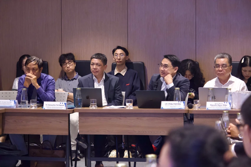 Ban chủ trì phiên thảo luận của hội thảo. Ảnh: YC yeu-to-hinh-su-chu tri.jpg