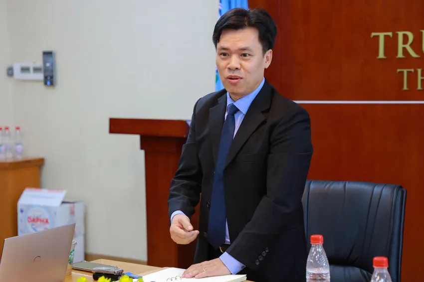 GS-TS Đỗ Văn Đại, Phó Hiệu trưởng Trường ĐH Luật TP.HCM, phát biểu tại tọa đàm. Ảnh: YC phan-quyet-trong-tai-thay dai.jpg