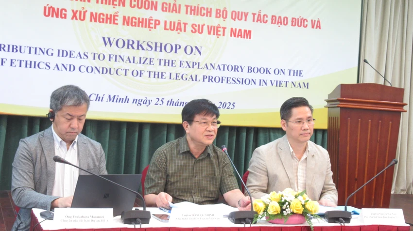 Ban chủ trì hội thảo. Ảnh: YC luat-su-VN-ban-chu-tri.JPG