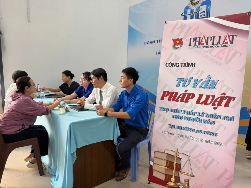 Một buổi tư vấn pháp luật miễn phí cho người dân của Báo Pháp Luật TP.HCM. Ảnh: TRẦN MINH tra-no.jpg