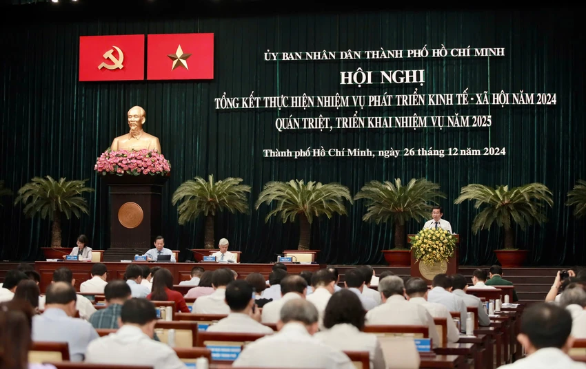 Toàn cảnh hội nghị tổng kết thực hiện nhiệm vụ phát triển kinh tế - xã hội năm 2024. Ảnh: NGUYỆT NHI hội nghị tổng kết thực hiện nhiệm vụ phát triển kinh tế - xã hội năm 2024