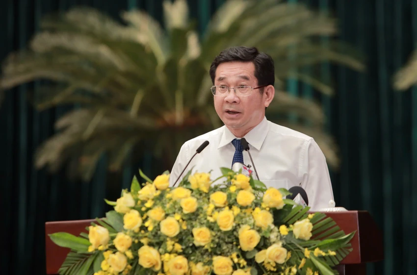 Ông Dương Ngọc Hải, Phó Chủ tịch thường trực UBND TP.HCM, báo cáo tại hội nghị tổng kết thực hiện nhiệm vụ phát triển kinh tế - xã hội năm 2024. Ảnh: NGUYỆT NHI tong-ket-thuc-hien-nhiem-vu-phat-trien-kinh-te-xa-hoi-nam-2024-5.jpg