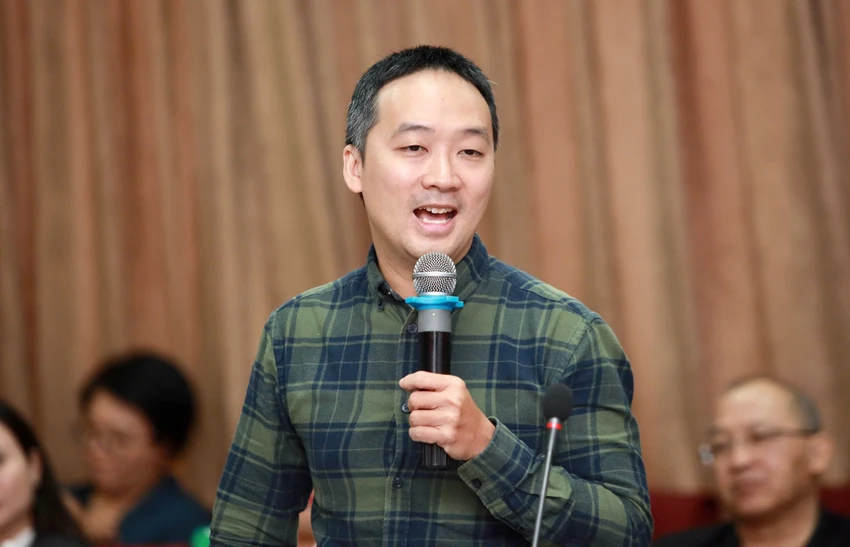 TS Cao Vũ Minh góp ý tại toạ đàm. Ảnh: NGUYỆT NHI quoc-tich-viet-nam-1.jpg