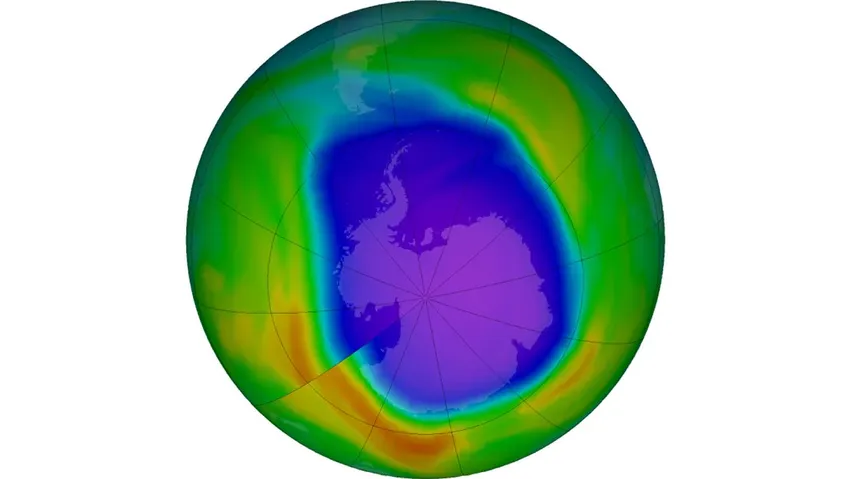 Ảnh minh họa về tầng ozone ở Nam Cực. Khu vực màu tím và xanh dương là nơi có tầng ozone bị thủng nặng, Ảnh: NASA 201008160712-ozone-hole-antarctic-pole-6966.jpg