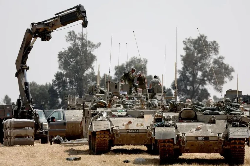Phương tiện chiến đấu của Israel gần TP Rafah (nam Gaza). Ảnh: EPA 926271f1cafd1047d85b36880dc032ee3f7af006.webp