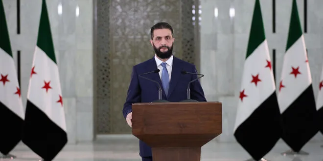 Tổng thống lâm thời Syria Ahmad al-Sharaa phát biểu trước công chúng về thông báo dỡ bỏ trừng phạt của Tổng thống Mỹ Donald Trump. Ảnh: SANA Tổng thống Syria Ahmad al-Sharaa phát biểu trước công chúng về thông báo dỡ bỏ trừng phạt của Tổng thống Mỹ Donald Trump.jpg