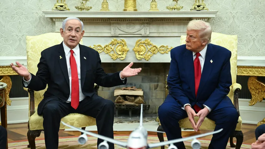 Tổng thống Mỹ Donald Trump (phải) và Thủ tướng Israel Benjamin Netanyahu tại Nhà Trắng vào tháng 4. Ảnh: Saul Loeb/AFP 000_39FN6TX.jpg