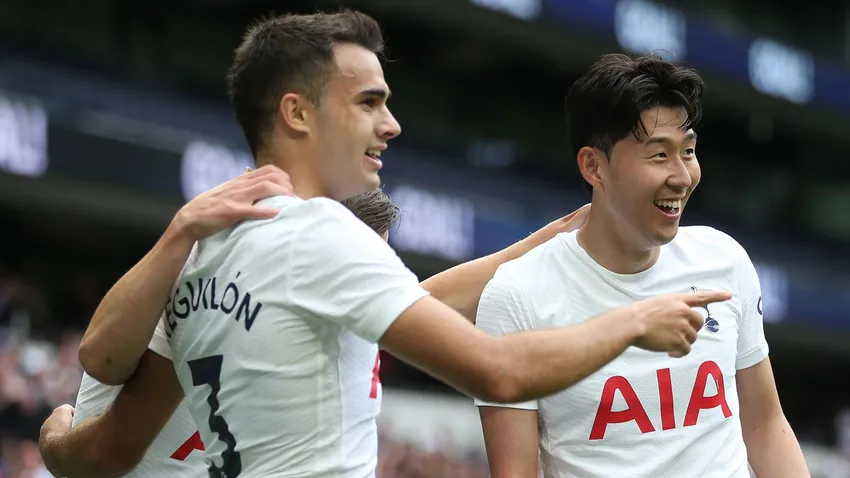 Ngôi sao người Hàn Quốc không hài lòng với quyết định của trọng tài. Ảnh: GETTY. son-heung-min-spurs.jpg