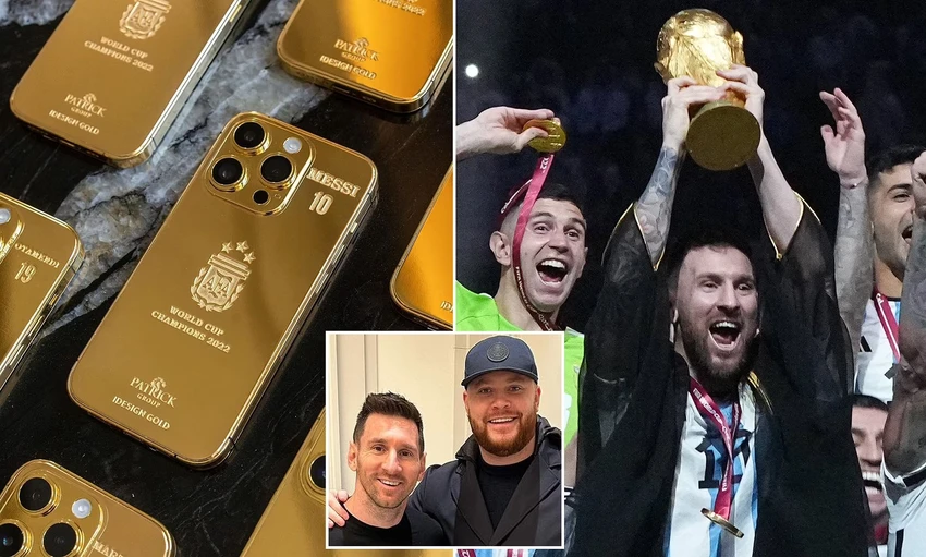 Messi đã tặng mỗi tuyển thủ Argentina và các nhân viên mỗi người một chiếc điện thoại di động mạ vàng, sau khi đăng quang World Cup 2022. Ảnh: GETTY. messi-cellphone-1.png