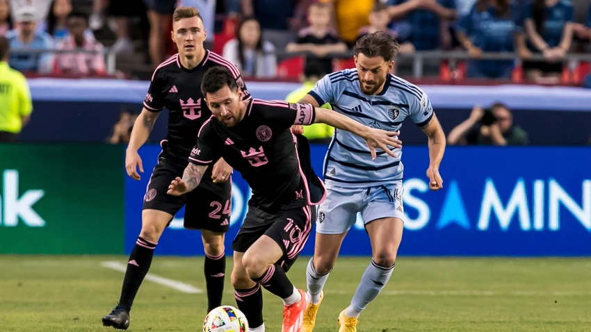 Siêu sao người Argentina luôn là tâm điểm trong mọi trận đấu ở MLS. Ảnh: GETTY. sieu-pham-cua-messi-trong-tran-dau-ky-luc (1).jpeg