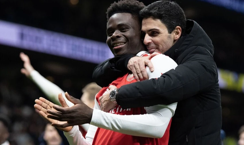 Ông thầy trẻ Arteta rất thân thiện với các học trò. Ảnh: GETTY. ARsenal=arteta.jpg