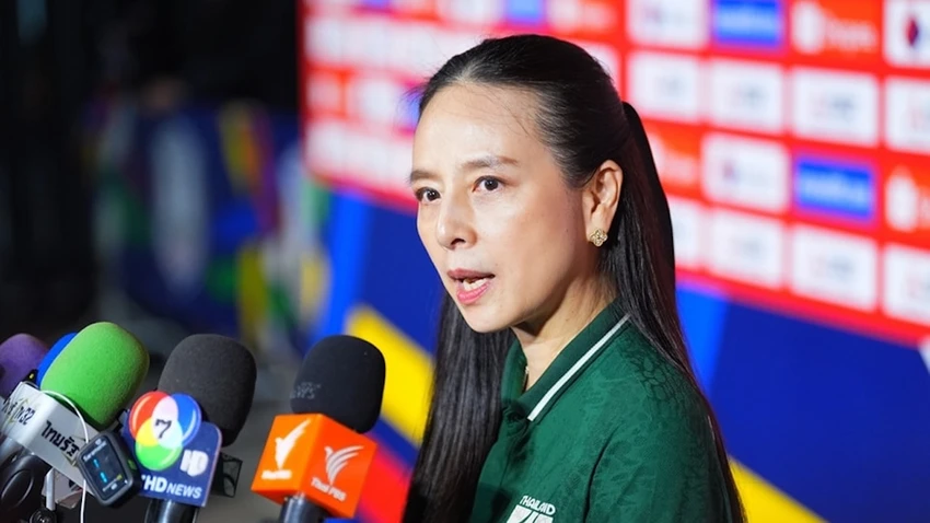 Bà Pang không chiều theo số đông người hâm mộ bóng đá Thái Lan đòi kiện trọng tài người Hàn Quốc. Ảnh: AP. kiện trọng tài người Hàn Quốc