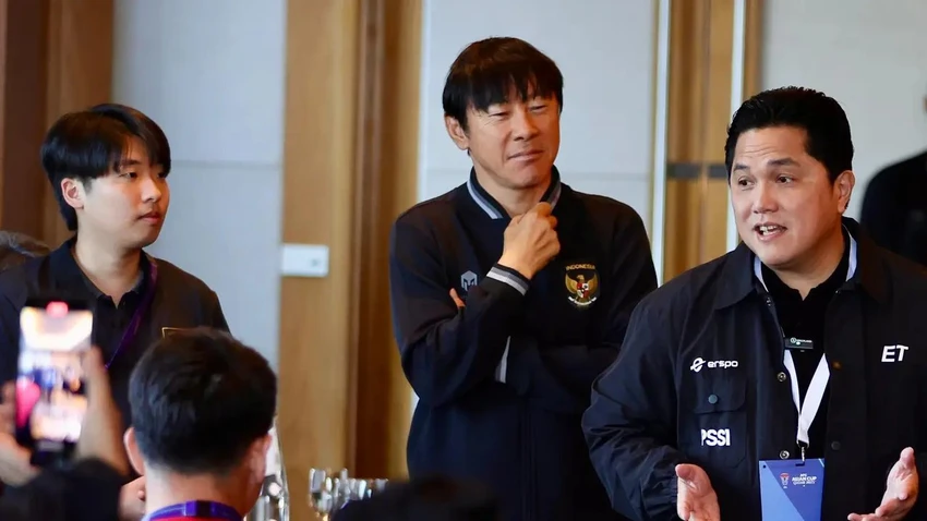 Chủ tịch PSSI Erick Thohir đã quyết định thanh lý hợp đồng với HLV Shin Tae-yong. Ảnh: AP. đội tuyển Indonesia