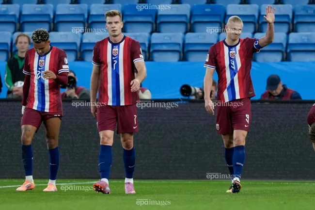 Chân sút của đội tuyển Na Uy và CLB Manchester City chào kỷ lục cứ ngỡ không thể bị phá vỡ bởi hai đàn anh Messi, Ronaldo. Ảnh: EPA. tien-dao-haaland-chinh-thuc-pha-ky-luc-cua-ronaldo-va-messi (1).jpg