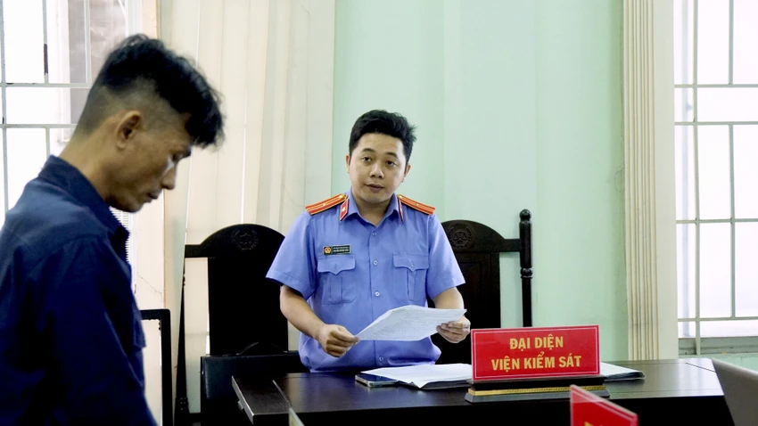 Mẹ của Cường đã báo công an khi phát hiện con mình cất giấu ma tuý. Ảnh: TRẦN LINH Mua ma tuý chưa kịp sử dụng thì mẹ báo công an