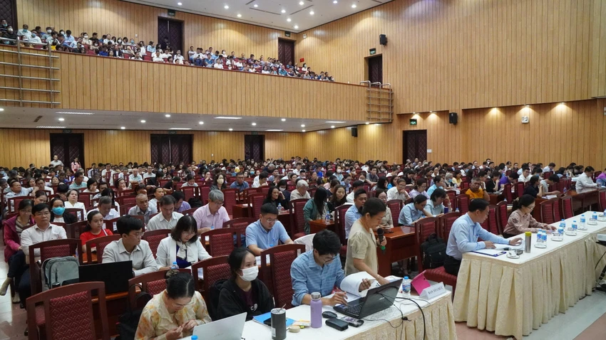 Hội nghị với sự tham dự của đại diện 117 tổ chức hành nghề công chứng tại TP.HCM.Ảnh: TRẦN LINH Chứng thực chữ ký
