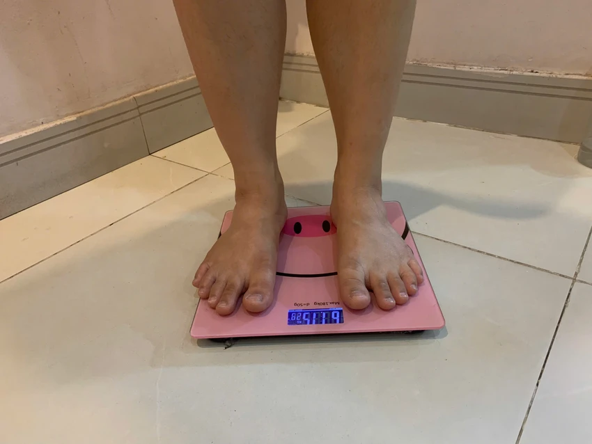 Kiểm soát cân nặng và tình trạng béo phì đòi hỏi sự kết hợp hài hòa giữa chế độ ăn uống lành mạnh, hoạt động thể chất đều đặn và thay đổi lối sống tích cực. Ảnh: PHƯƠNG LÊ. 5 thực phẩm cần tránh và 5 thực phẩm ‘vàng’ cần bổ sung để kiểm soát cân nặng.jpg