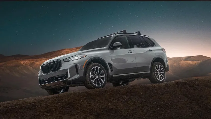 Mẫu xe SUV hạng sang này được trang bị gói xOffroad của hãng. Ảnh: Carbuzz. Top xe SUV hạng sang mạnh mẽ vượt địa hình đỉnh cao.jpg
