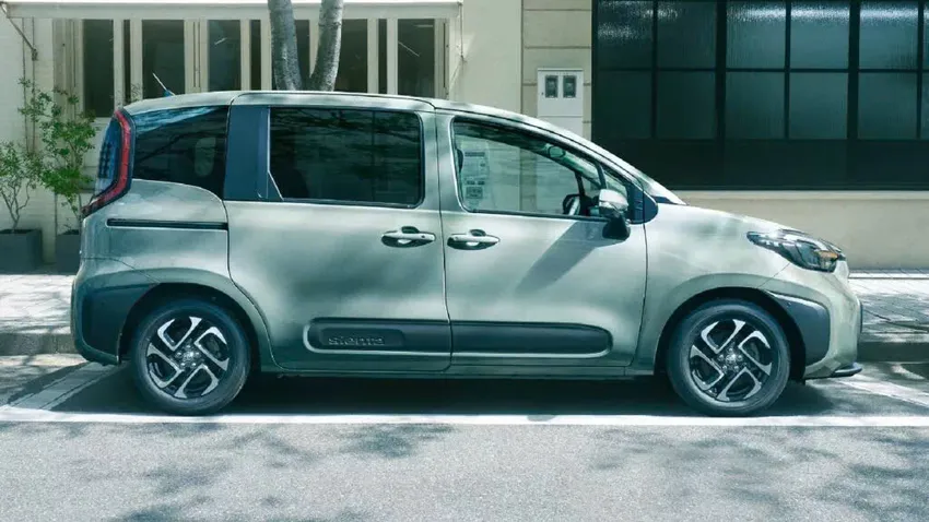 Phiên bản Juno mới của dòng minivan nhỏ gọn Toyota Sienta khai thác cơn sốt xe cắm trại tại Nhật Bản với bộ nội thất dạng mô-đun, biến chiếc xe thành phòng khách, văn phòng hay phòng ngủ tùy ý. Ảnh: Toyota. Toyota biến minivan nhỏ gọn thành phòng khách, văn phòng di động nhờ bộ nội thất thông minh.jpg