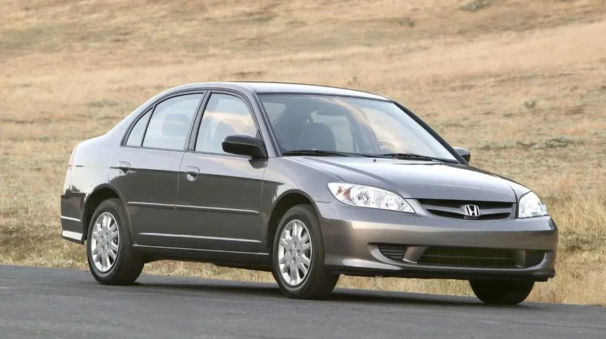 Honda Civic 2005 là lựa chọn lý tưởng với ngân sách eo hẹp. Ảnh: Honda. 8 mẫu xe đã qua sử dụng giá 127 triệu đồng đáng tin cậy nhất.jpg