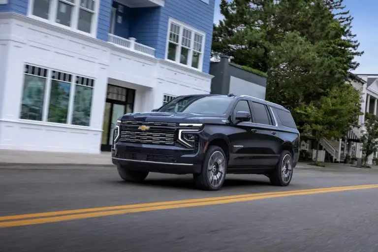 Suburban thường có lịch sử vận hành và bảo dưỡng dễ dàng hơn so với Silverado. Ảnh: General Motors. Danh sách các mẫu xe bền bỉ đáng tin cậy nhất năm 2026.jpg