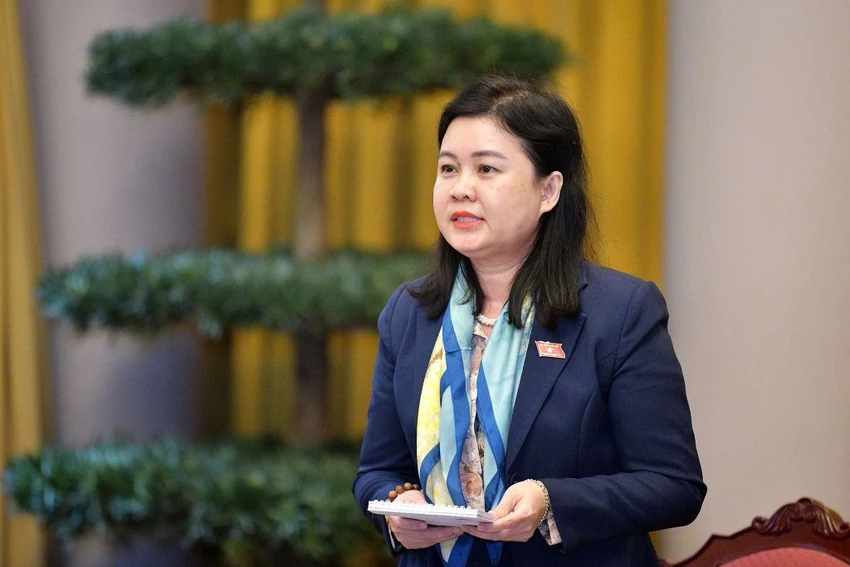 Phó chủ nhiệm Ủy ban Pháp luật - Tư pháp của Quốc hội nói nếu bỏ chính quyền cấp huyện thì phải tính đến việc sửa đổi Hiến pháp 2013. Ảnh: P.QUỲNH cong-bo-lenh-thuy.jpg