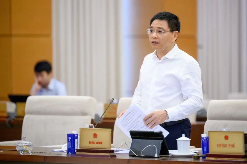 Bộ trưởng Bộ Tài chính Nguyễn Văn Thắng cho hay Chính phủ sẽ trình sửa thể chế, cơ chế về đầu tư, đấu thầu nhằm gỡ vướng cho các dự án, tạo động lực tăng trưởng. Ảnh: QH tvqh-nguyen-van-thang.jpg