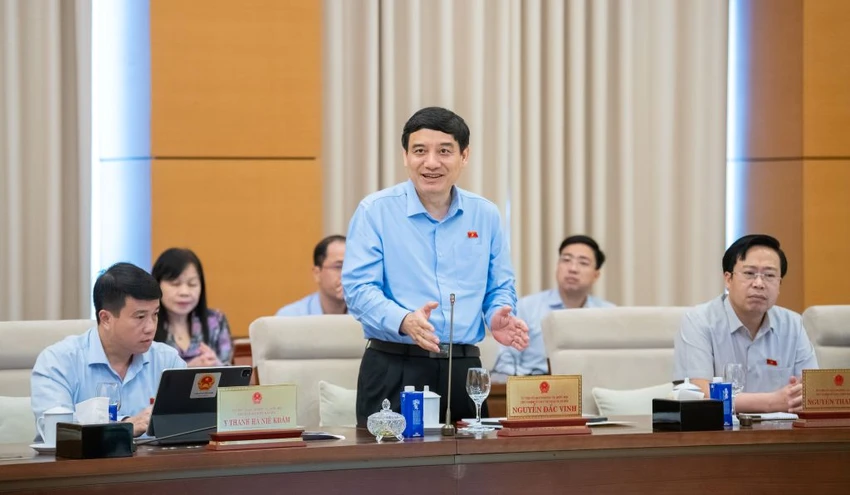 Chủ nhiệm Ủy ban Văn hóa và Xã hội Nguyễn Đắc Vinh ủng hộ phương án chuyển trực tiếp khoản hỗ trợ học phí cho trẻ em mầm non, học sinh dân lập, tư thục. Ảnh: QH tvqh-nguyen-dac-vinh.jpg