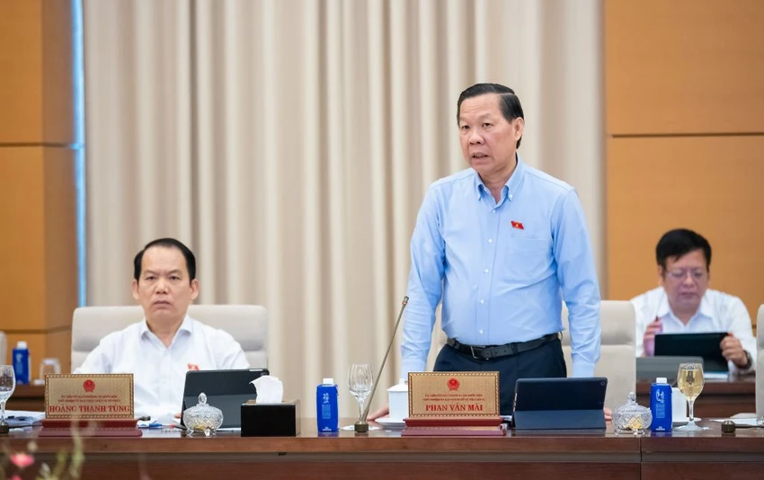 Ông Phan Văn Mãi nói các thủ tục về nhập quốc tịch cần nhanh, gọn, dứt khoát để thu hút các chuyên gia, các nhà đầu tư. Ảnh: QH tvqh-phan-van-mai.jpg