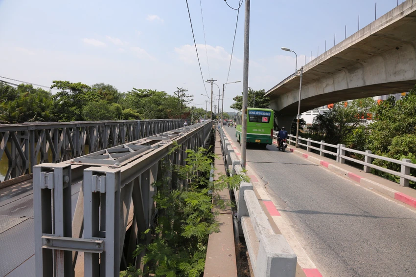 Khu vực cầu Tăng Long hiện hữu có lượng phương tiện đi lại lớn. Ảnh: ĐT cầu Tăng Long