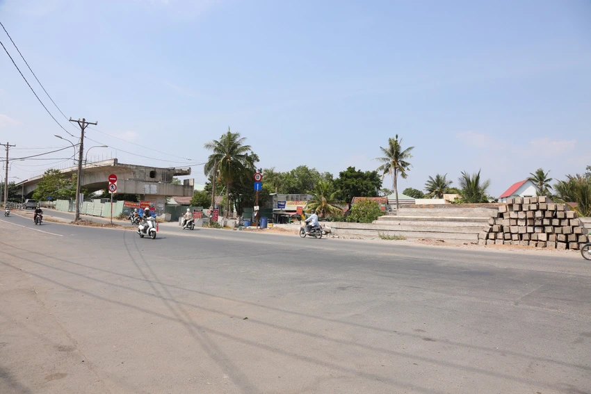 Người dân đã dọn dẹp mặt bằng, bàn giao cho dự án cầu Tăng Long. cầu Tăng Long