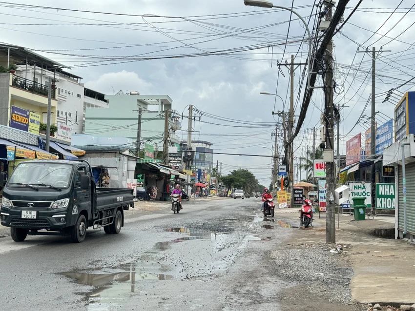 Người dân bàn giao mặt bằng đường Lò Lu. Ảnh: ĐÀO TRANG khởi công đường Lò Lu, TP Thủ Đức