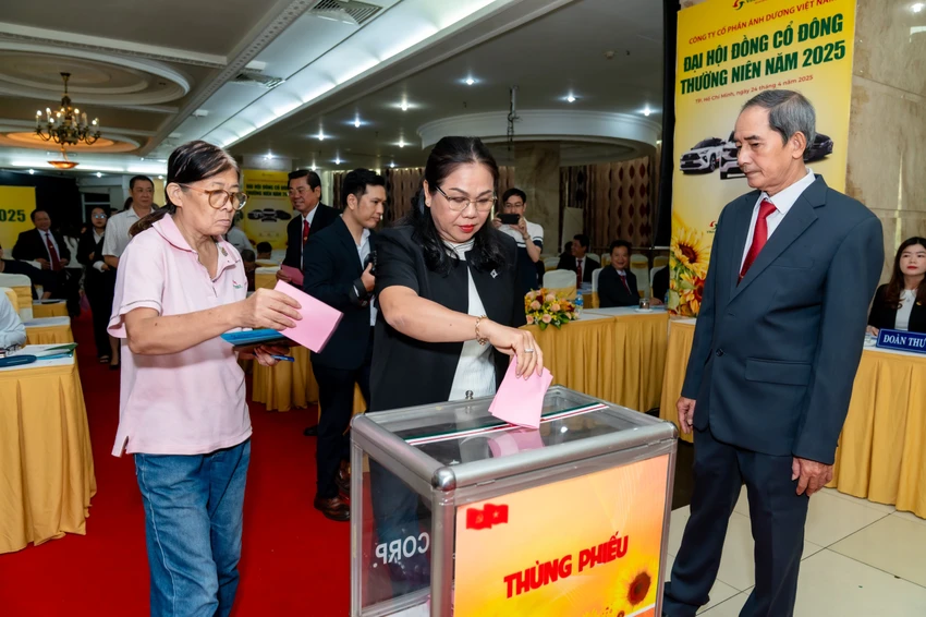 Đại hội đồng cổ đông thường niên 2025 của Vinasun. Vinasun tích cực chuyển đổi sang dòng xe thân thiện với môi trường