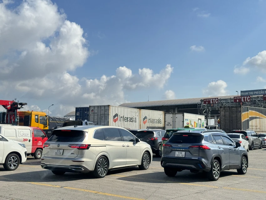 Một trong những nguyên nhân gây ùn ứ là do lượng hàng hóa qua cảng Cát Lái vào dịp lễ thường cao hơn thường nhật. IMG_5108.jpeg