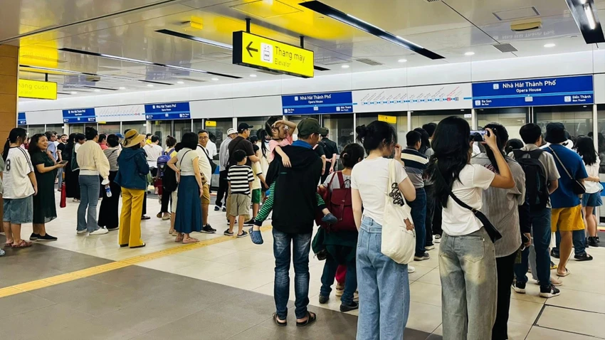 Metro số 1 miễn phí vé trong 2 ngày Lễ 30-4 và 1-5. Metro số 1 miễn phí vé trong 2 ngày Lễ 30-4 và 1-5