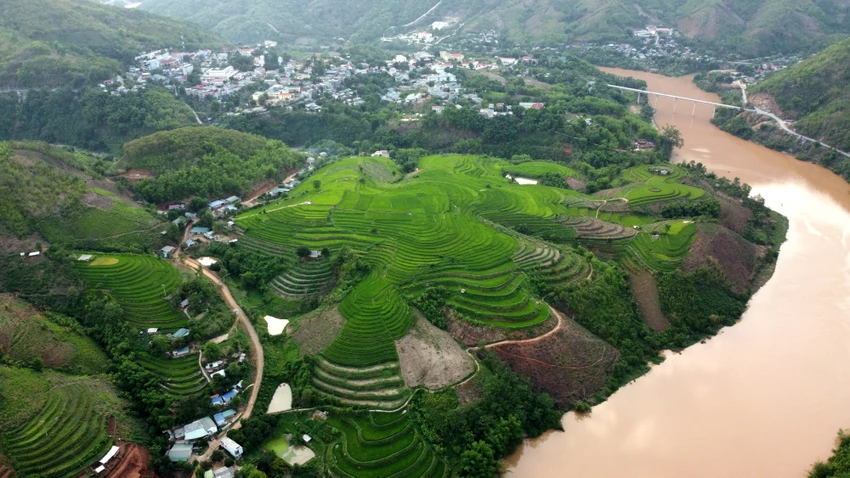 Một góc bản Pom Khuông, xã Tam Chung huyện biên giới Mường Lát. Ảnh: ĐẶNG TRUNG Chiêm ngưỡng vẻ đẹp những thửa ruộng bậc thang ở huyện biên giới Mường Lát -14.JPG