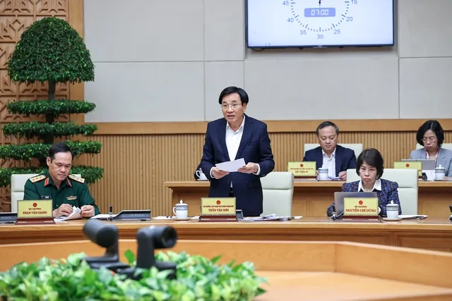 Bộ trưởng, Chủ nhiệm VPCP Trần Văn Sơn báo cáo tại Phiên họp. Ảnh: VGP/Nhật Bắc Chủ nhiệm VPCP Trần Văn Sơn báo cáo.jpeg